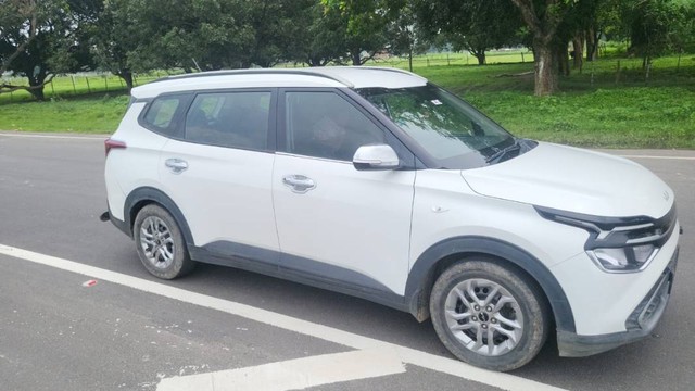 Second-hand 2024 Kia Carens Premium Diesel iMT for sale in Allahabad-2