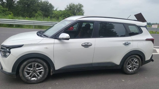 Second-hand 2024 Kia Carens Premium Diesel iMT for sale in Allahabad-3