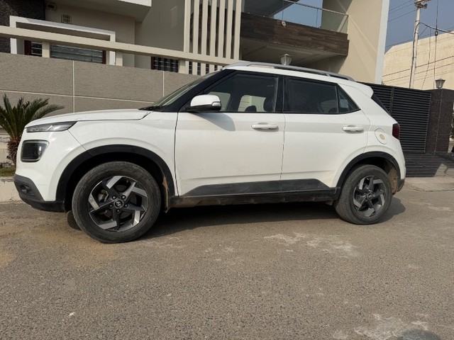 Second-hand 2020 Hyundai Venue SX Diesel for sale in Bathinda-2