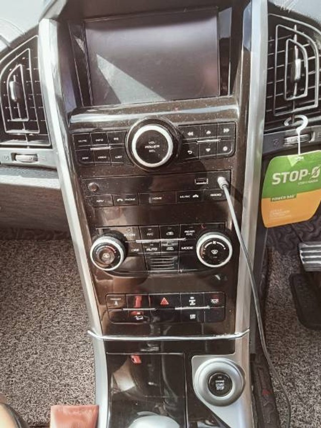 Second-hand 2019 Mahindra XUV500 W11 FWD Diesel for sale in Kamrup-5