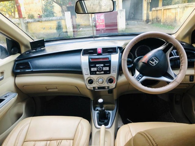 Second-hand 2011 Honda City 1.5 V MT for sale in Muzaffarnagar-5