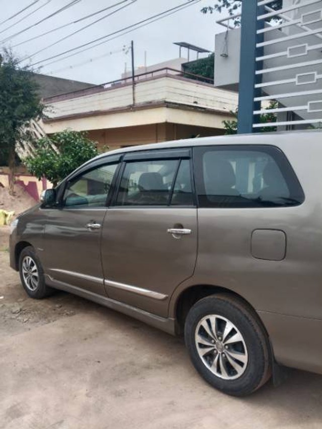 Toyota Innova 2.5 G (Diesel) 7 Seater BS IV Second-hand 2015 Toyota Innova 2.5 G (Diesel) 7 Seater BS IV for sale in Gadag-0