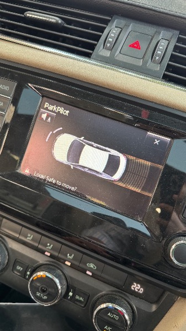 Second-hand 2015 Skoda Octavia Elegance 1.8 TSI AT for sale in Rajkot-3