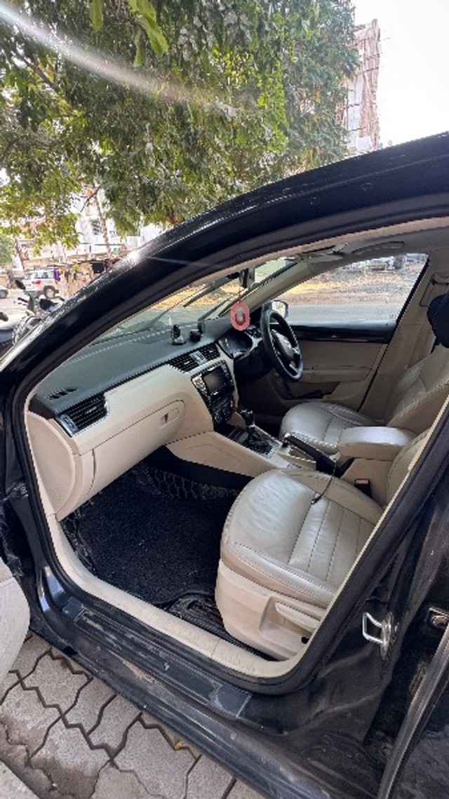 Second-hand 2015 Skoda Octavia Elegance 1.8 TSI AT for sale in Rajkot-1