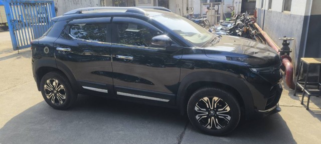 Second-hand 2025 Renault Kiger RXT Opt for sale in Daman-4