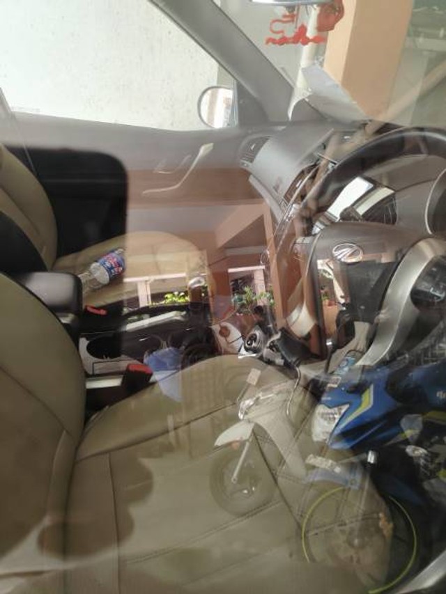 Second-hand 2019 Mahindra XUV500 W7 BSIV for sale in Bangalore-4