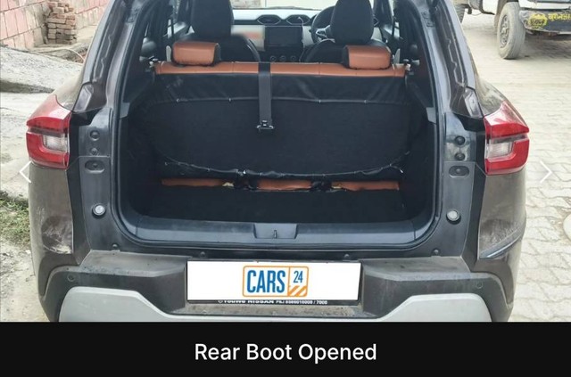 Second-hand 2024 Nissan Magnite Kuro MT for sale in Agra-7