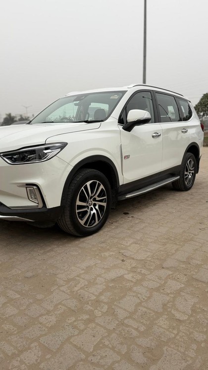 Second-hand 2023 MG Gloster Savvy 4x4 6Str for sale in Chandigarh