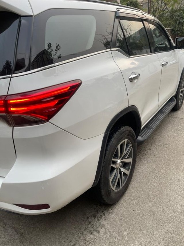 Second-hand 2018 Toyota Fortuner 2.8 2WD AT BSIV for sale in Phagwara-11