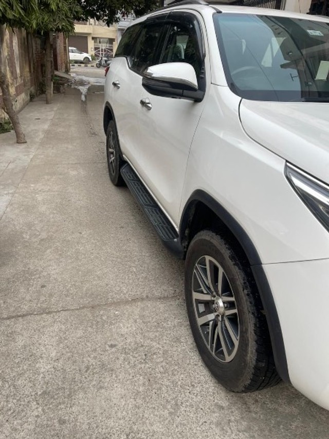 Second-hand 2018 Toyota Fortuner 2.8 2WD AT BSIV for sale in Phagwara-8
