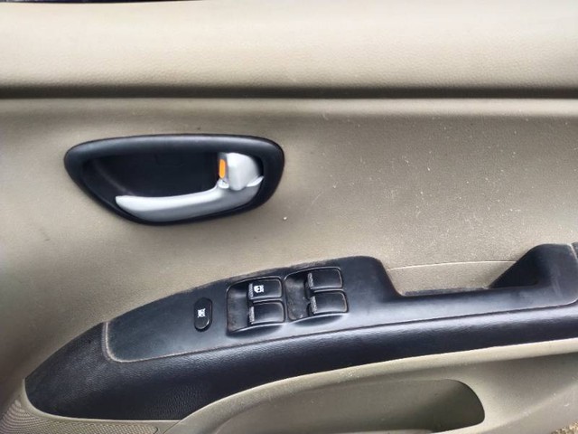 Second-hand 2011 Hyundai i10 Magna for sale in Rajkot-13