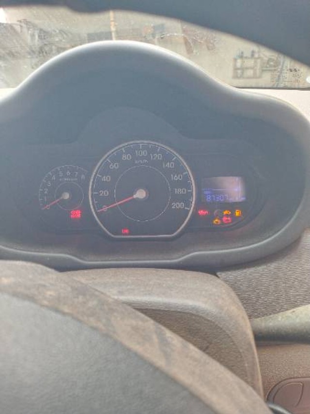 Second-hand 2011 Hyundai i10 Magna for sale in Rajkot-5