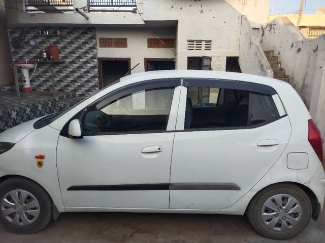 Second-hand 2011 Hyundai i10 Magna for sale in Rajkot-2