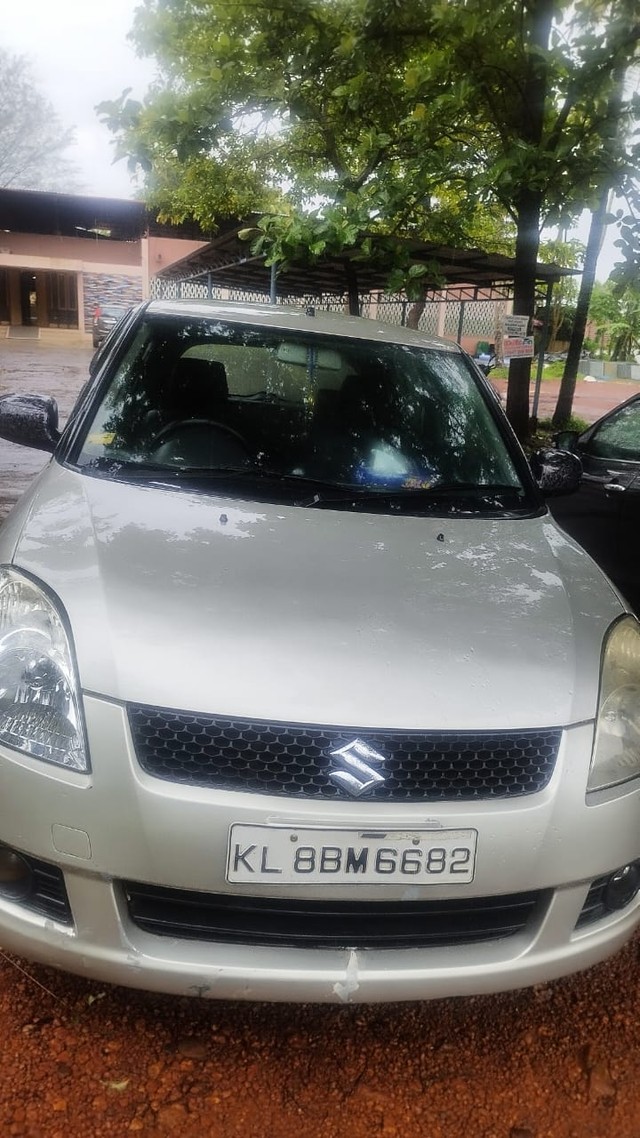 Second-hand 2006 Maruti Swift 1.2 LXi BSIII for sale in Kochi-2