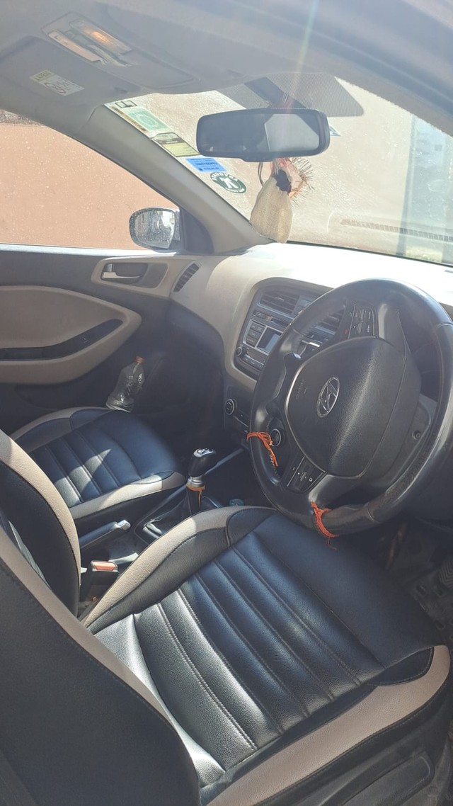 Second-hand 2015 Hyundai i20 Asta 1.2 for sale in Agra-3
