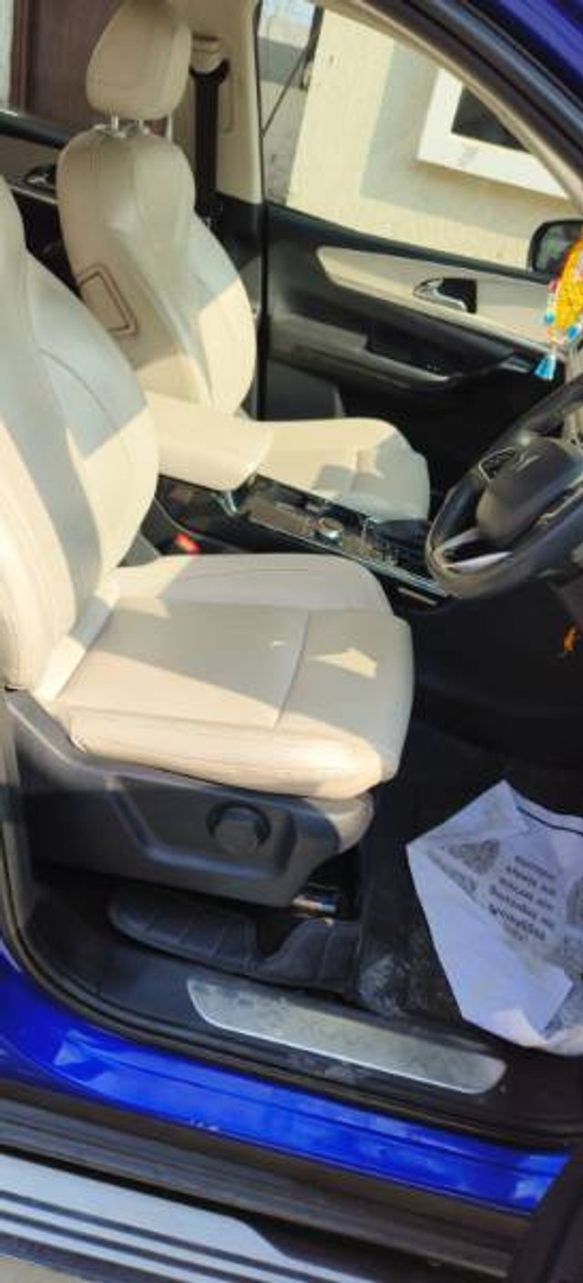 Second-hand 2022 Mahindra XUV700 AX7 Diesel AT Luxury Pack BSVI for sale in Mangalagiri-4