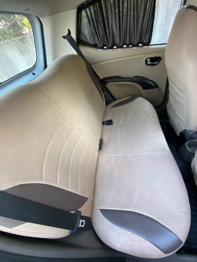 Second-hand 2017 Hyundai i10 Sportz 1.1L for sale in Kalyan-3