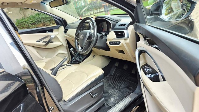 Second-hand 2022 MG Hector Hybrid Sharp MT for sale in Bangalore-13