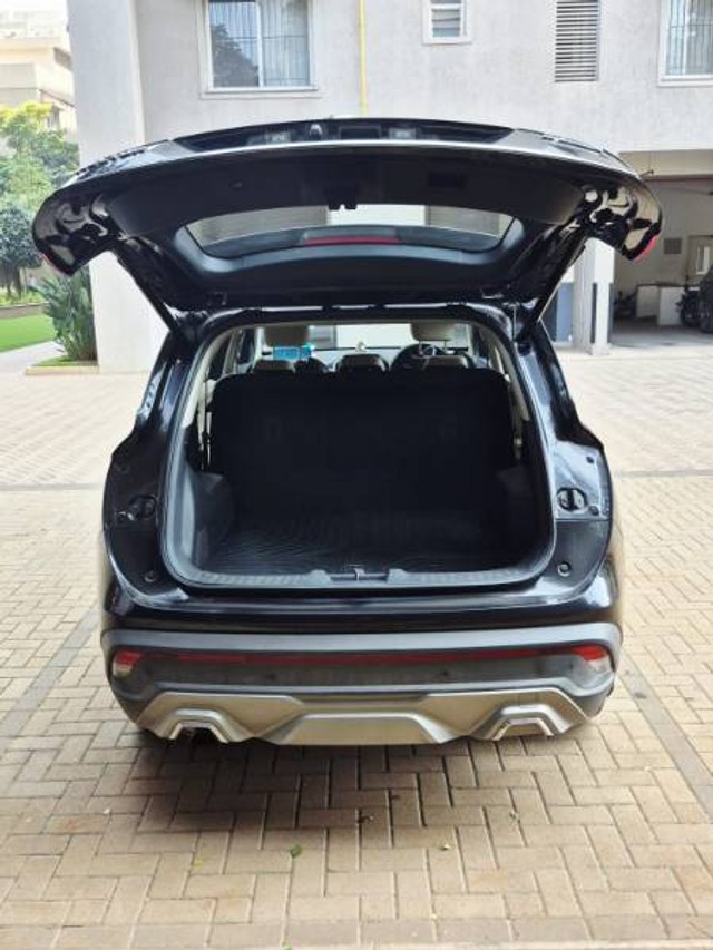 Second-hand 2022 MG Hector Hybrid Sharp MT for sale in Bangalore-3