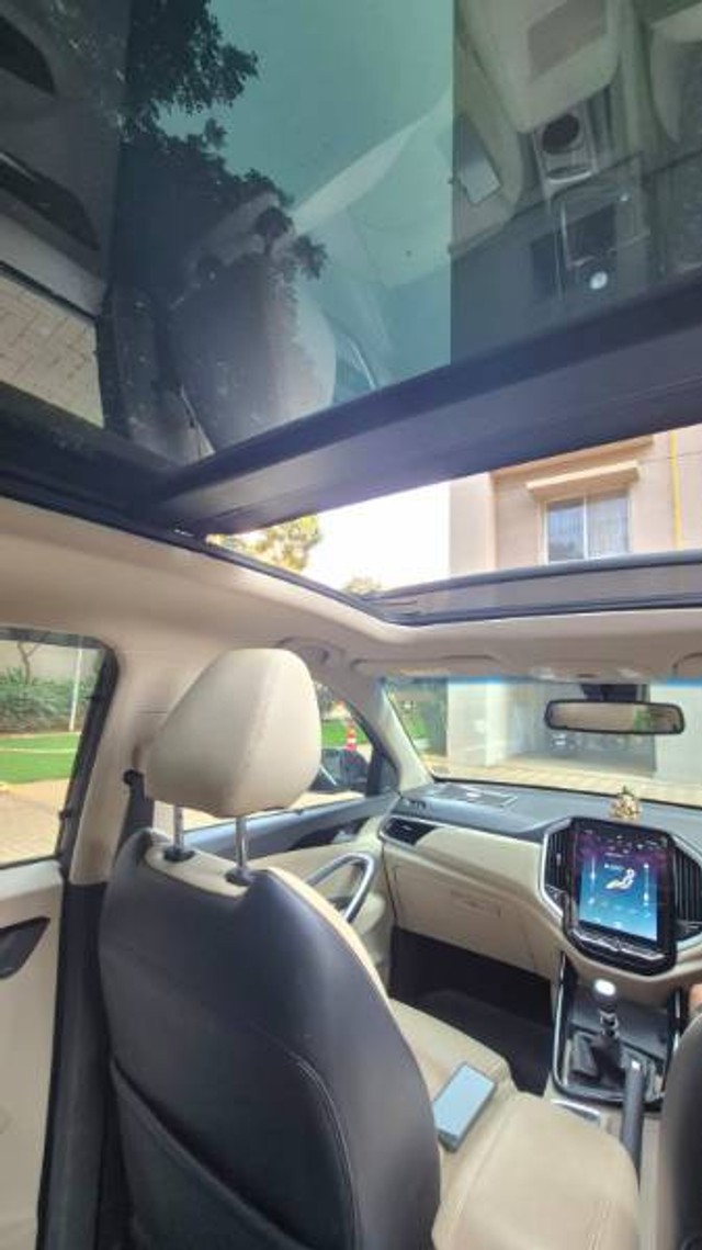 Second-hand 2022 MG Hector Hybrid Sharp MT for sale in Bangalore-5