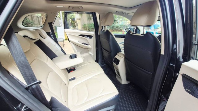 Second-hand 2022 MG Hector Hybrid Sharp MT for sale in Bangalore-12