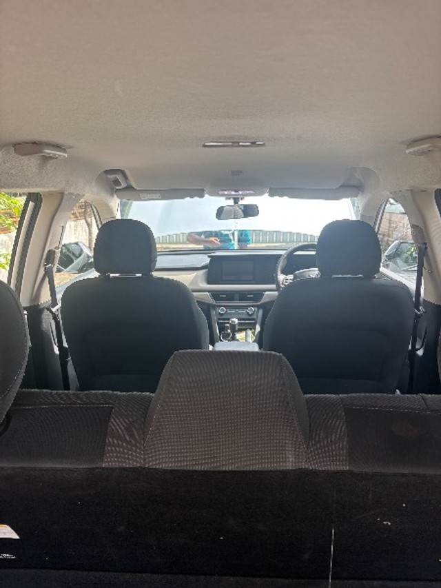 Second-hand 2022 Mahindra XUV700 MX BSVI for sale in Vadodara-4