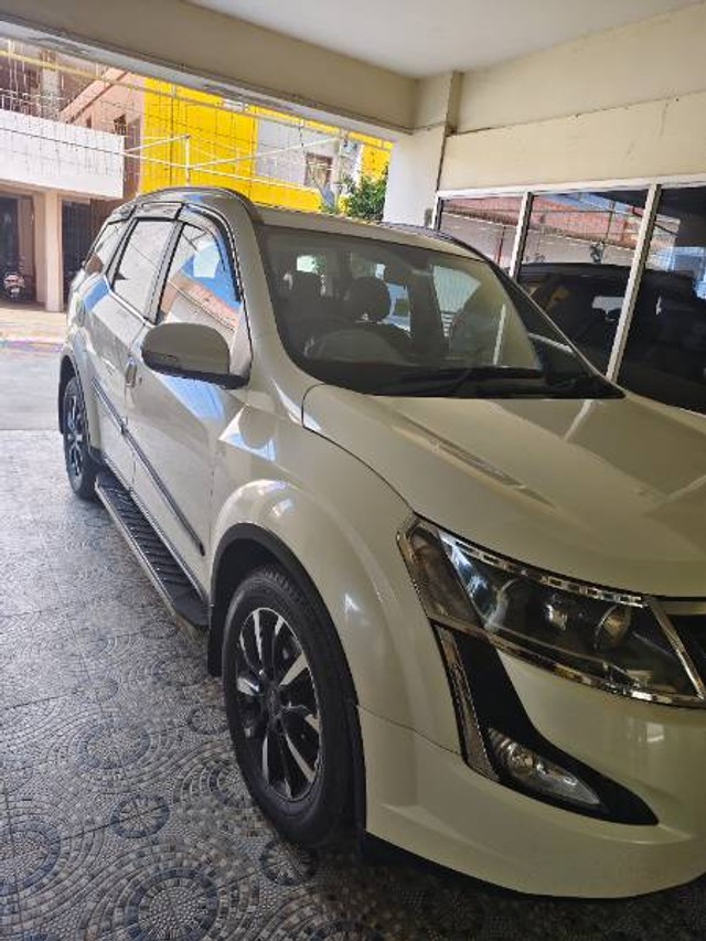 Second-hand 2021 Mahindra XUV500 W11 Option AT for sale in Guntur-1