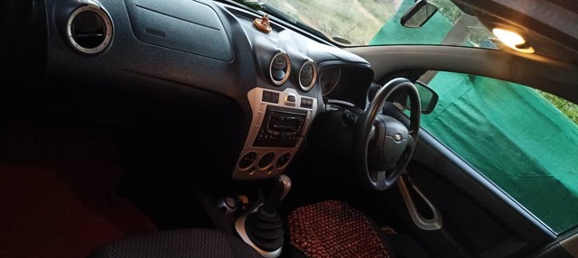 Second-hand 2011 Ford Figo Petrol Titanium for sale in Shimoga-3