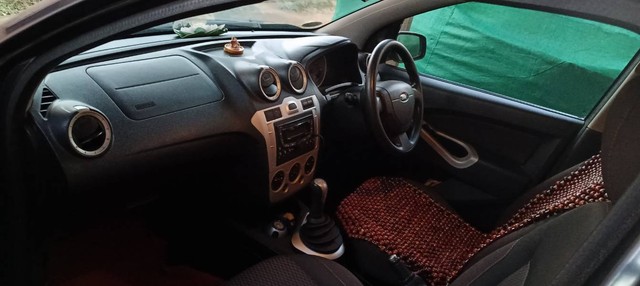 Second-hand 2011 Ford Figo Petrol Titanium for sale in Shimoga-2