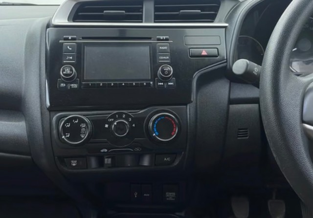 Honda Jazz 1.2 SV i VTEC Second-hand 2016 Honda Jazz 1.2 SV i VTEC for sale in Bangalore-3