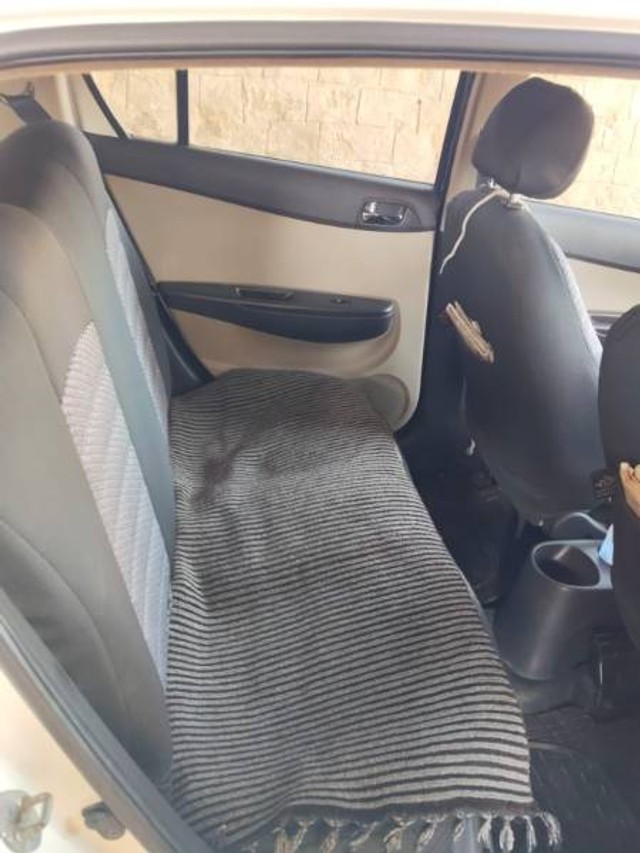 Second-hand 2012 Hyundai i20 1.2 Magna for sale in Surendranagar-2