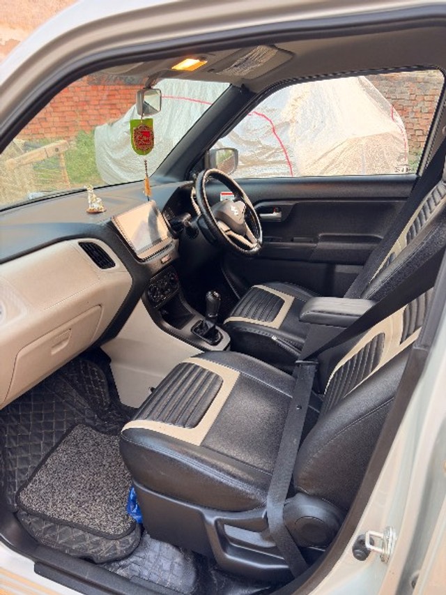 Second-hand 2024 Maruti Wagon R VXI CNG for sale in Greater Noida-5