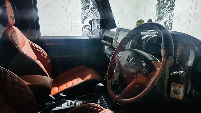 Second-hand 2023 Mahindra Thar LX 4WD Hard Top AT BSVI for sale in New Delhi-2