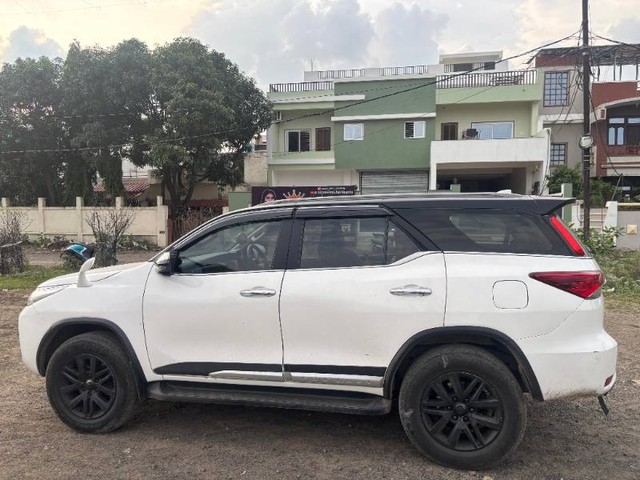Second-hand 2018 Toyota Fortuner 2.8 2WD MT BSIV for sale in Jabalpur-2