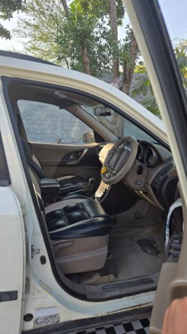 Second-hand 2015 Mahindra XUV500 W6 2WD for sale in Udaipur-6