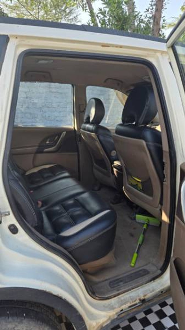 Second-hand 2015 Mahindra XUV500 W6 2WD for sale in Udaipur-8