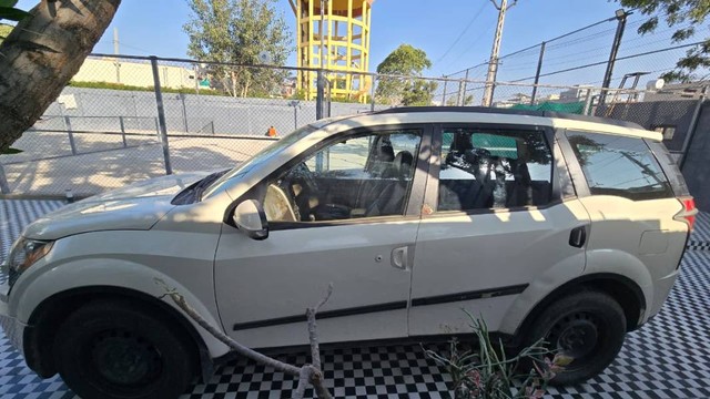 Second-hand 2015 Mahindra XUV500 W6 2WD for sale in Udaipur-2