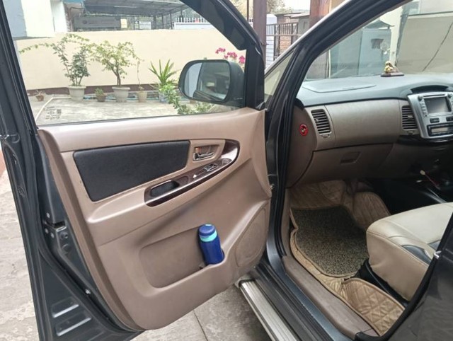 Second-hand 2015 Toyota Innova 2.5 G (Diesel) 7 Seater BS IV for sale in Guwahati-7