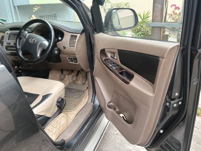 Second-hand 2015 Toyota Innova 2.5 G (Diesel) 7 Seater BS IV for sale in Guwahati-9