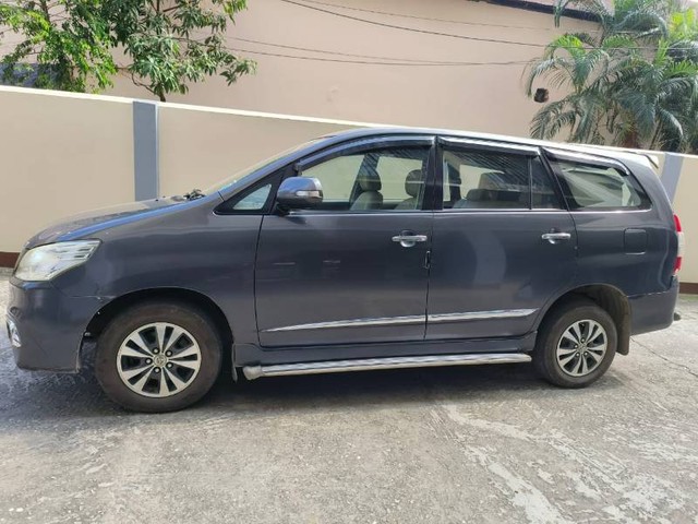 Second-hand 2015 Toyota Innova 2.5 G (Diesel) 7 Seater BS IV for sale in Guwahati-5