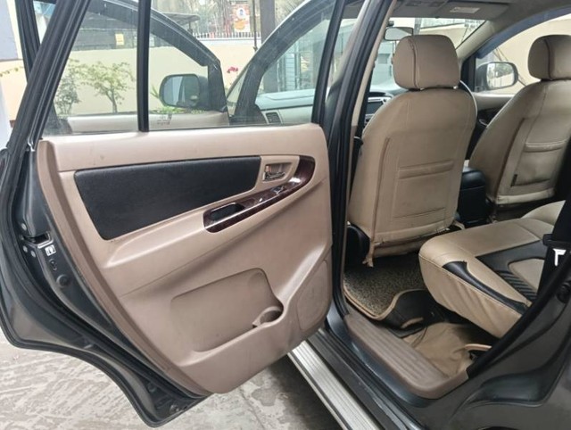 Second-hand 2015 Toyota Innova 2.5 G (Diesel) 7 Seater BS IV for sale in Guwahati-10
