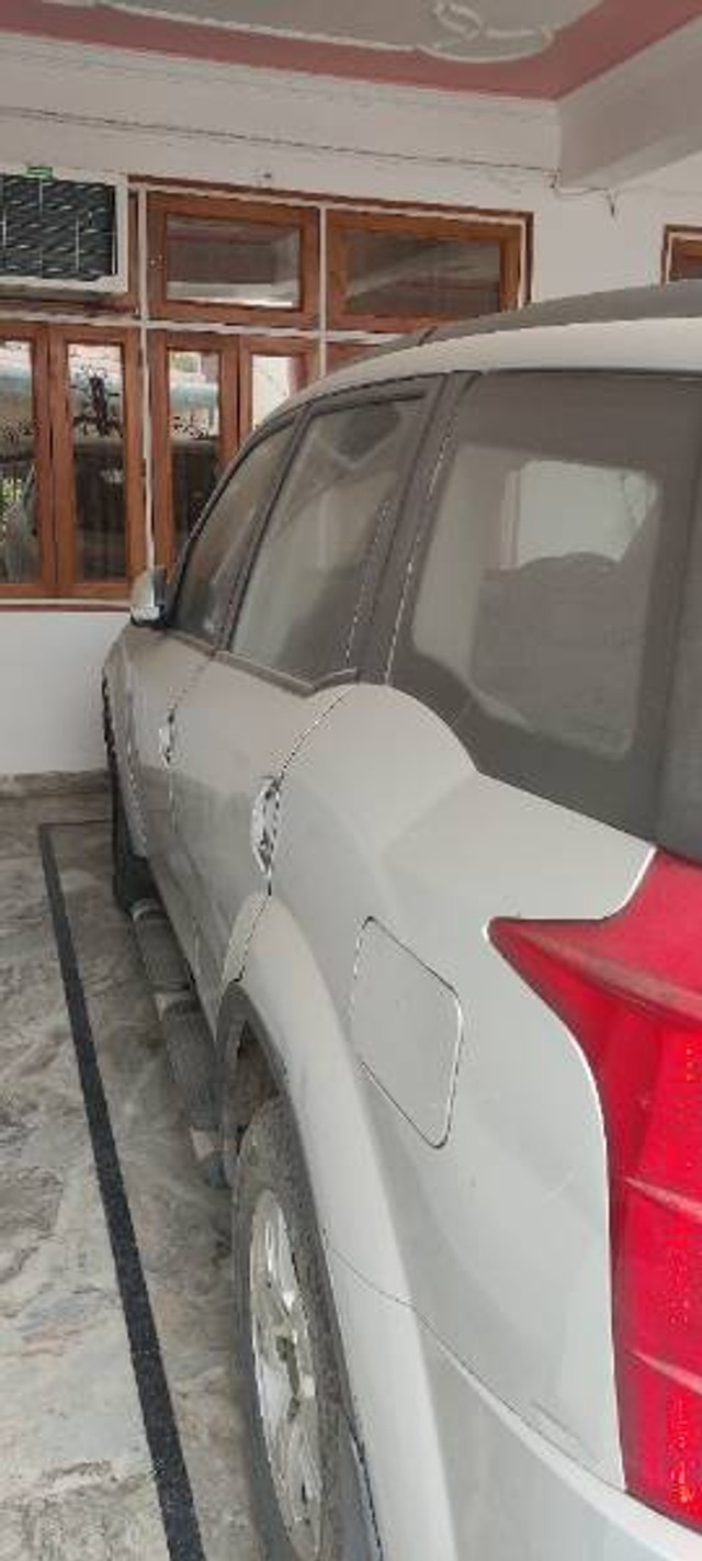 Second-hand 2015 Mahindra XUV500 1.99 FWD W8 for sale in Kanpur-2