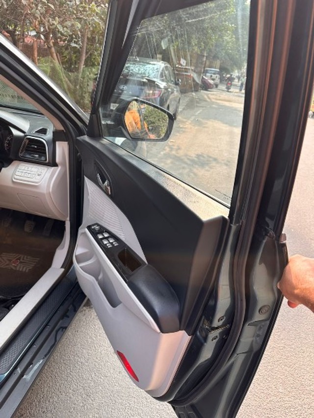 Second-hand 2019 Mahindra XUV300 W8 Option Diesel BSIV for sale in Ghaziabad-4