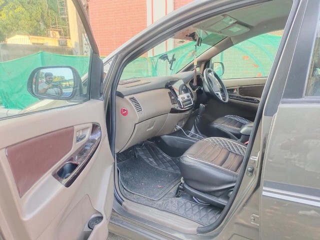 Second-hand 2015 Toyota Innova 2.5 G (Diesel) 7 Seater BS IV for sale in Bangalore-2