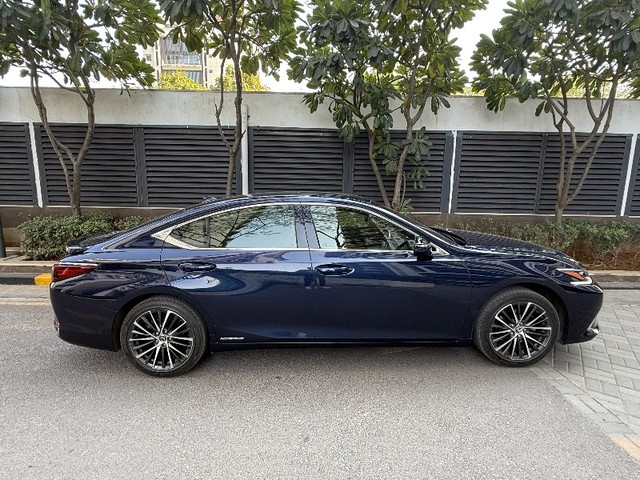 Second-hand 2022 Lexus ES 300h Luxury for sale in Gurgaon-1