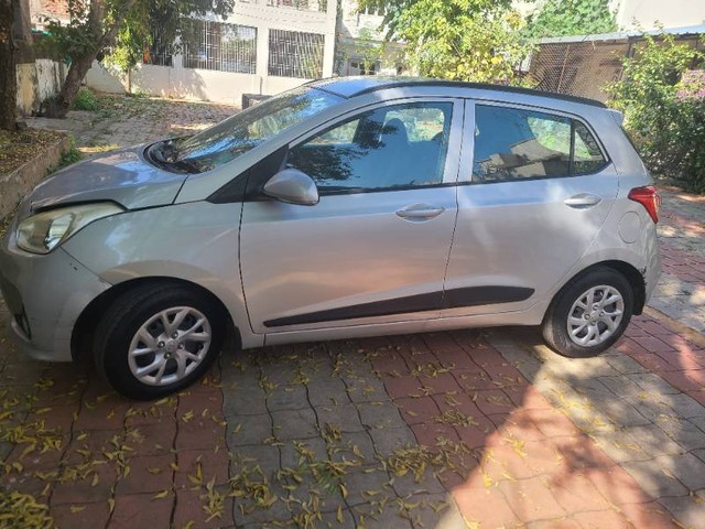 Second-hand 2017 Hyundai Grand i10 1.2 CRDi Sportz Option for sale in Vadodara-5